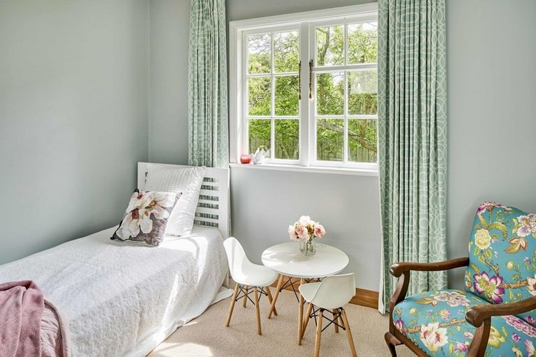 Photo of property in 20 Airlie Road, Plimmerton, Porirua, 5026