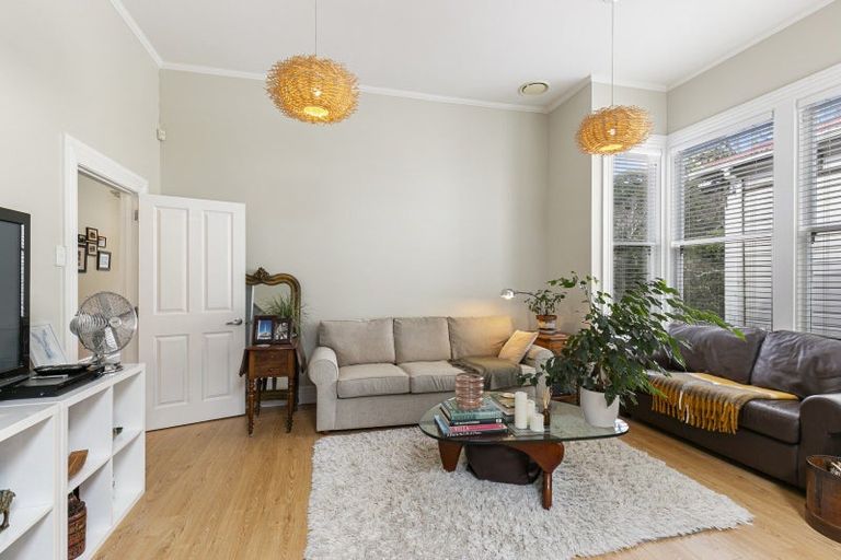 Photo of property in 84 Glenmore Street, Northland, Wellington, 6012