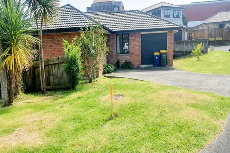 Photo of property in 6 Claywest Place, Glen Eden, Auckland, 0602