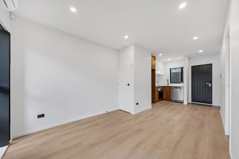 Photo of property in 6/72 Tiraumea Drive, Pakuranga, Auckland, 2010