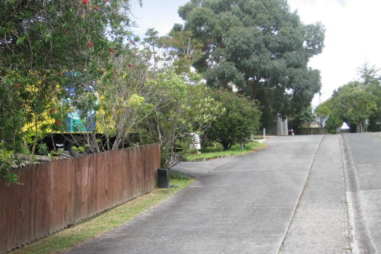 Photo of property in 1/18 Theban Place, Totara Vale, Auckland, 0629