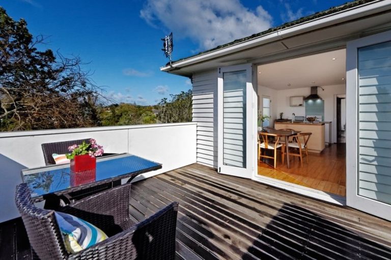Photo of property in 1 Trojan Crescent, New Lynn, Auckland, 0600