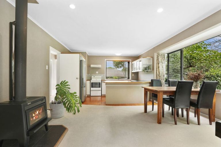 Photo of property in 2 Gradwell Place, Two Mile Bay, Taupo, 3330