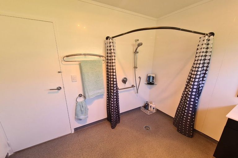 Photo of property in 35 Almora View, Ascot Park, Porirua, 5024