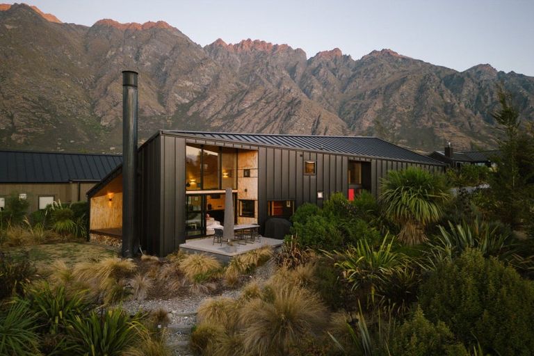 Photo of property in 14 Caithness Court, Jacks Point, Queenstown, 9371