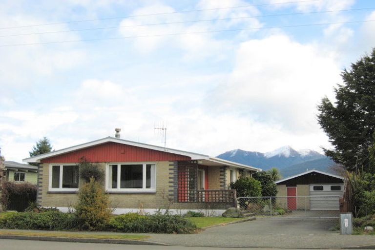 Photo of property in 103 Quintin Drive, Te Anau, 9600