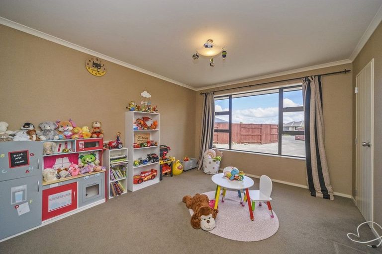 Photo of property in 22 Cleveland Heights, Kelvin Grove, Palmerston North, 4414