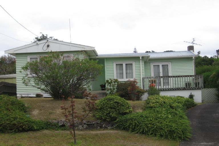 Photo of property in 127 Beach Haven Road, Beach Haven, Auckland, 0626
