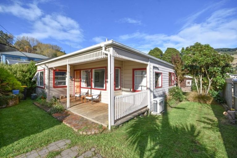 Photo of property in 6 Dickson Street, Macandrew Bay, Dunedin, 9014