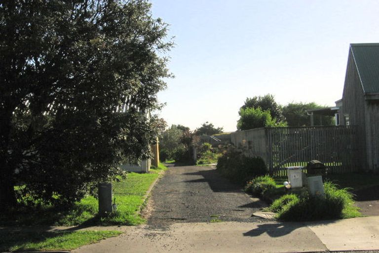 Photo of property in 17 Rutherford Drive, Waikanae Beach, Waikanae, 5036
