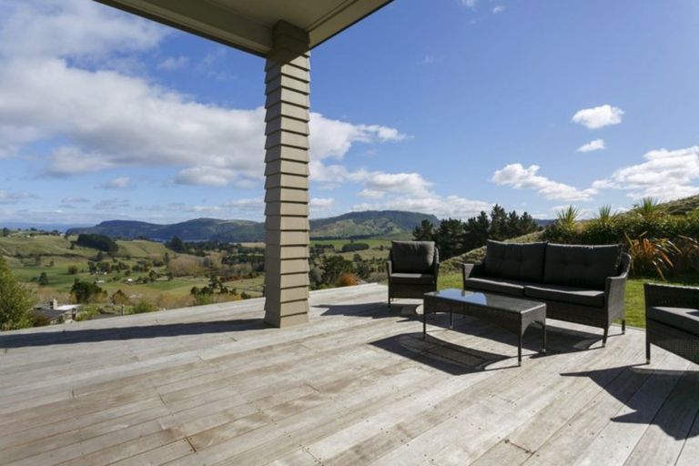 Photo of property in 32 Piro Place, Acacia Bay, Taupo, 3385