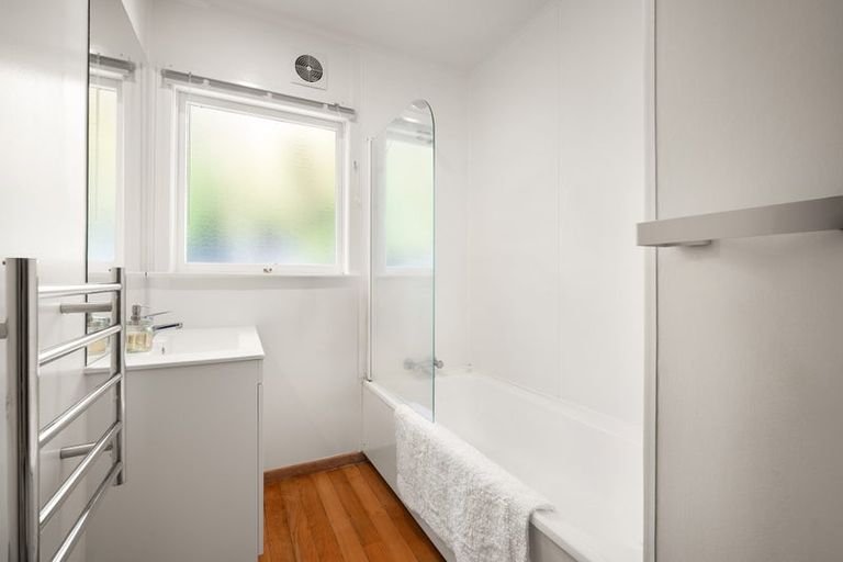 Photo of property in 78 Atkinson Road, Titirangi, Auckland, 0604