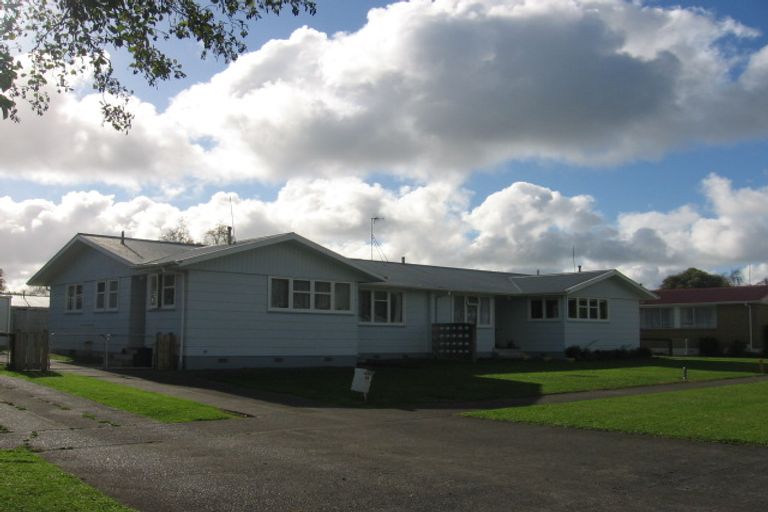 Photo of property in 14 Halswell Crescent, Westbrook, Palmerston North, 4412