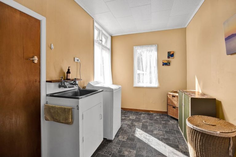 Photo of property in 70 Collins Street, Hawera, 4610