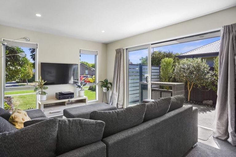 Photo of property in 11 Whitau Place, Marshland, Christchurch, 8083