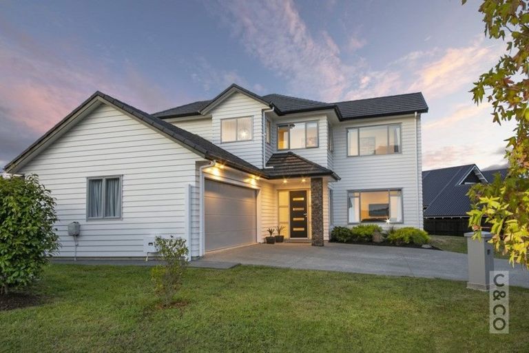 Photo of property in 1 Tauwaka Crescent, Riverhead, 0820