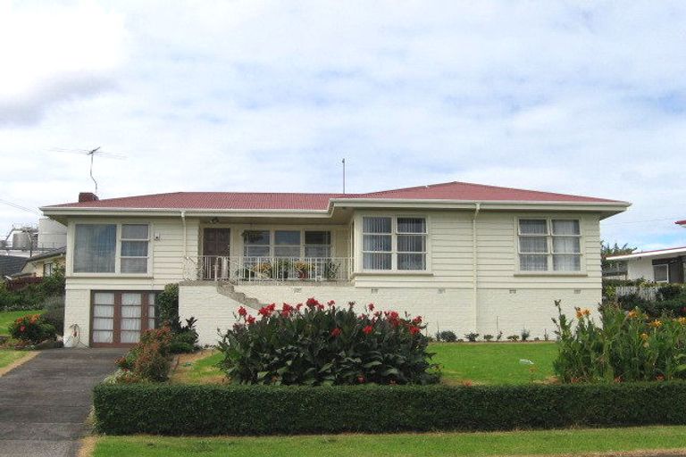 Photo of property in 37 Mccullough Avenue, Papatoetoe, Auckland, 2025