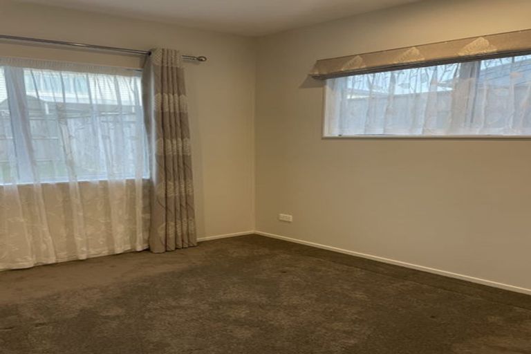 Photo of property in 8 Rossbeg Lane, Flat Bush, Auckland, 2019