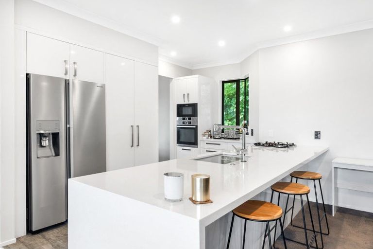 Photo of property in 7 Kerridge Close, Shamrock Park, Auckland, 2016