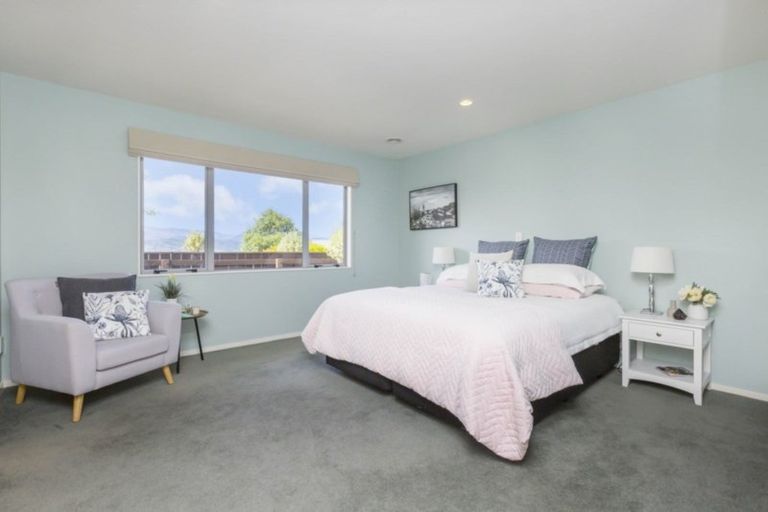 Photo of property in 4 Ronald Scott Grove, Riverstone Terraces, Upper Hutt, 5018
