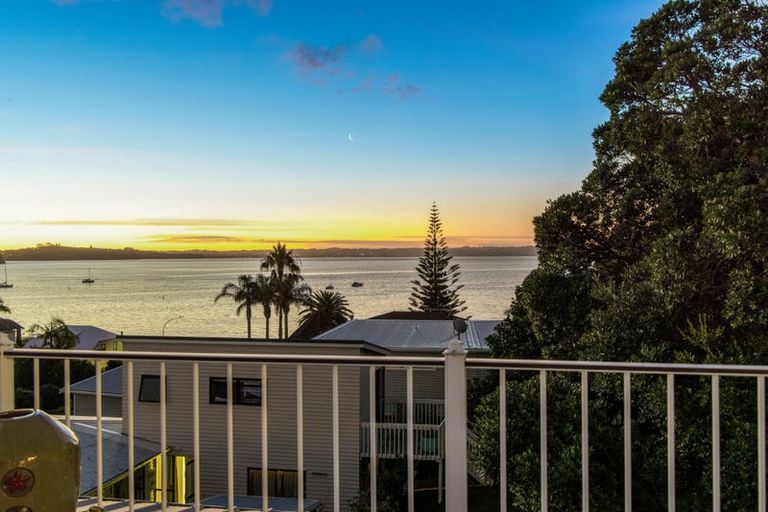 Photo of property in 65 De Luen Avenue, Tindalls Beach, Whangaparaoa, 0930