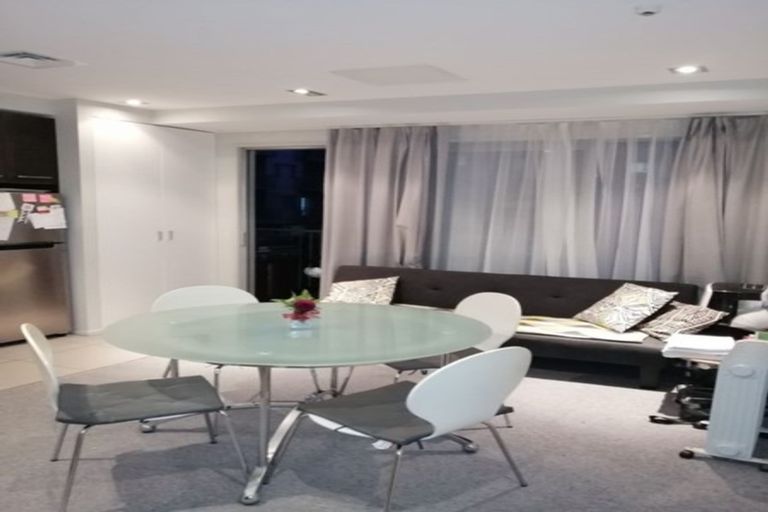 Photo of property in Shoal Haven Apartments, 203c/130 Anzac Street, Takapuna, Auckland, 0622