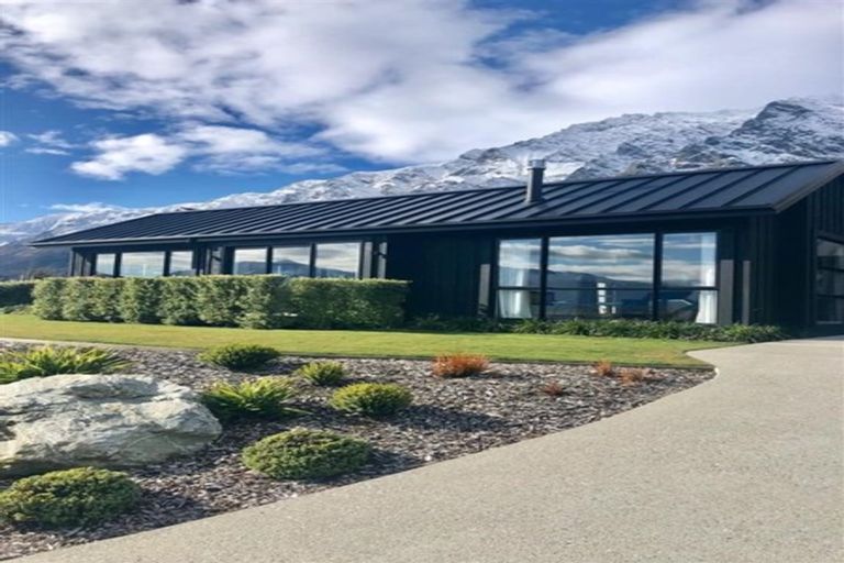 Photo of property in 25 Hackett Road, Jacks Point, Queenstown, 9371