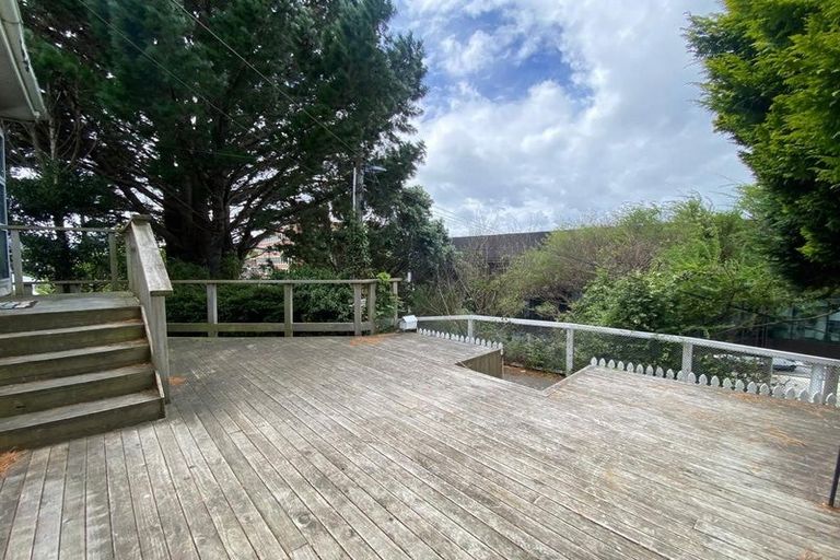 Photo of property in 62 Kelburn Parade, Kelburn, Wellington, 6012