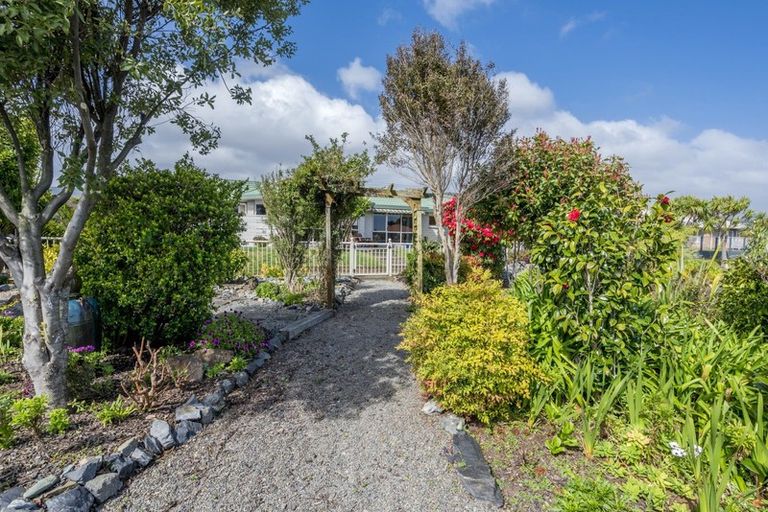 Photo of property in 16 Harry Shaw Way, Raumati South, Paraparaumu, 5032
