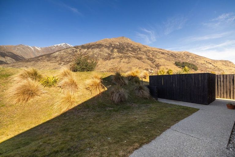 Photo of property in 33 Alps View Place, Lake Hayes, Queenstown, 9304