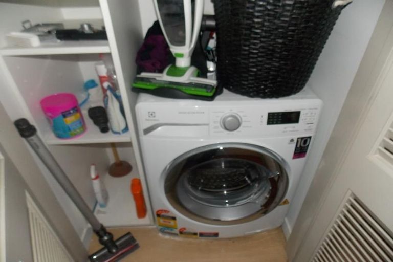 Photo of property in Stadium Garden Flats, 118/107 Thorndon Quay, Pipitea, Wellington, 6011