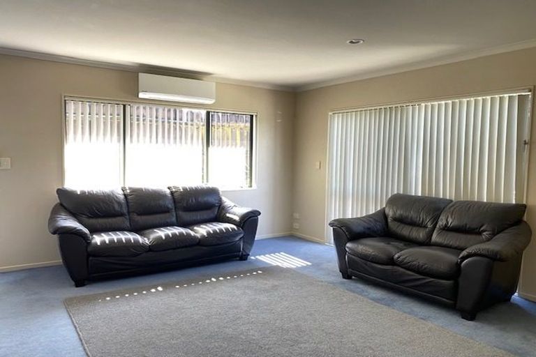 Photo of property in 11a Coubray Place, Botany Downs, Auckland, 2010