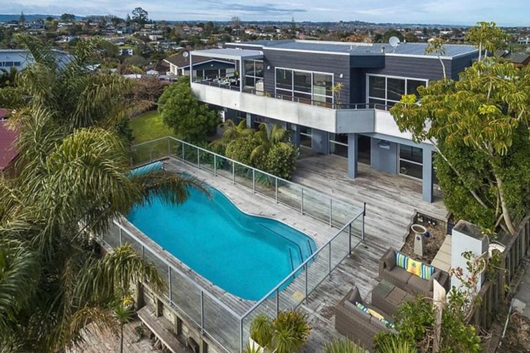 Photo of property in 12 Haseler Crescent, Howick, Auckland, 2014