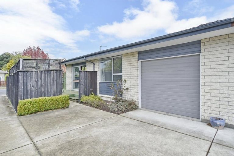 Photo of property in 1/9 Valecrest Avenue, Parklands, Christchurch, 8083