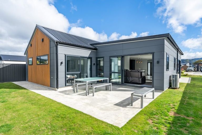 Photo of property in 15 Cynisca Crescent, Wallaceville, Upper Hutt, 5018