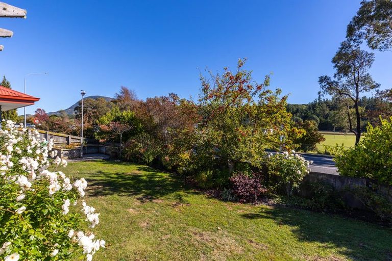 Photo of property in 6 Weka Place, Picton, 7220