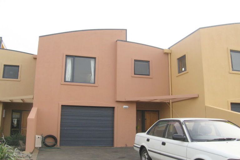 Photo of property in 22 Marina View, Paremata, Porirua, 5026