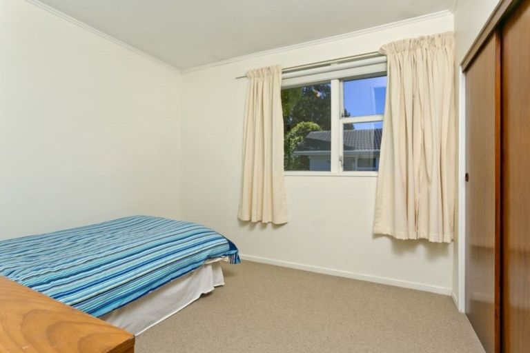 Photo of property in 43 Juniper Road, Sunnynook, Auckland, 0620