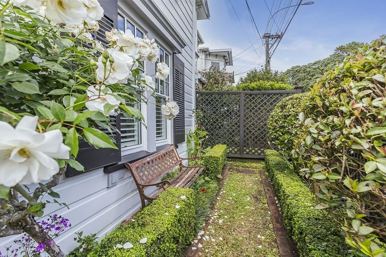 Photo of property in 33 Grant Road, Thorndon, Wellington, 6011