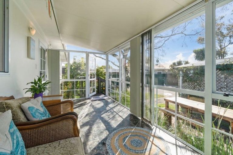 Photo of property in 19 Brennan Avenue, Te Atatu Peninsula, Auckland, 0610