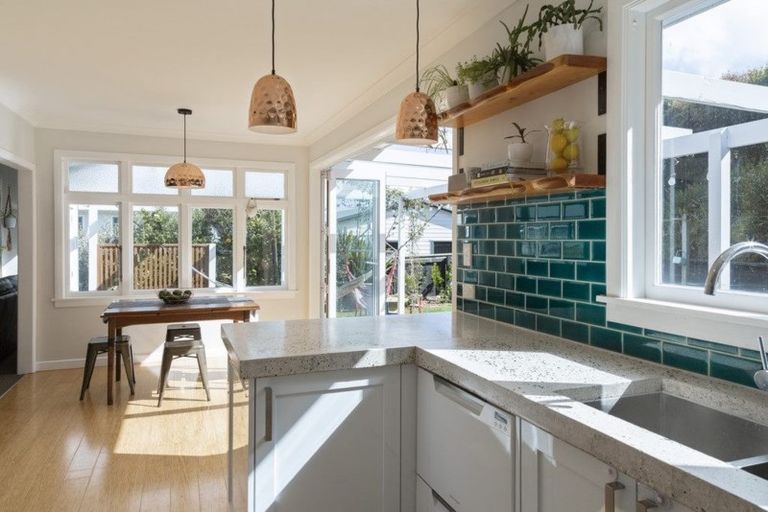 Photo of property in 388a Saint Aubyn Street, Moturoa, New Plymouth, 4310