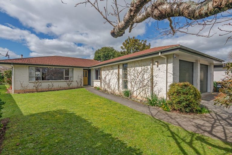 Photo of property in 18 Truscott Grove, Awapuni, Palmerston North, 4412