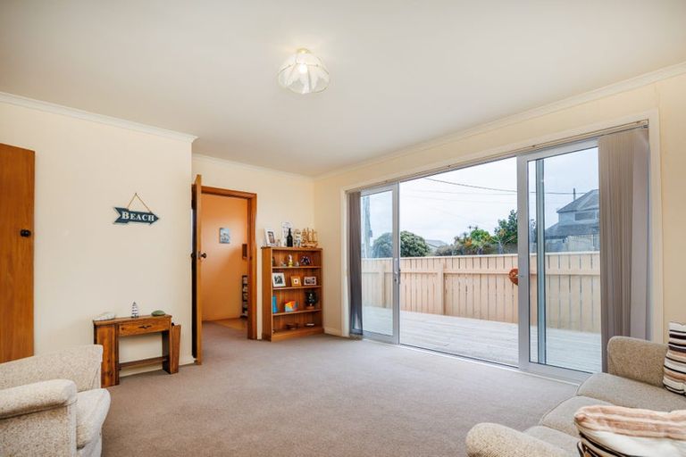 Photo of property in 19 Marine Parade South, Foxton Beach, Foxton, 4815