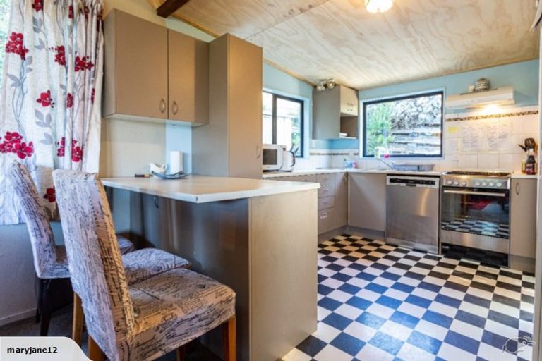 Photo of property in 26 Mackinnon Terrace, Sunshine Bay, Queenstown, 9300