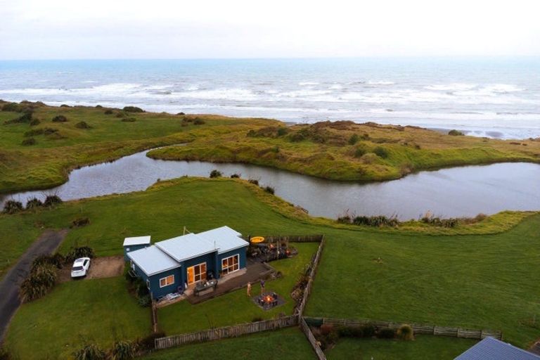 Photo of property in 6 Ironsands, Waverley, 4591