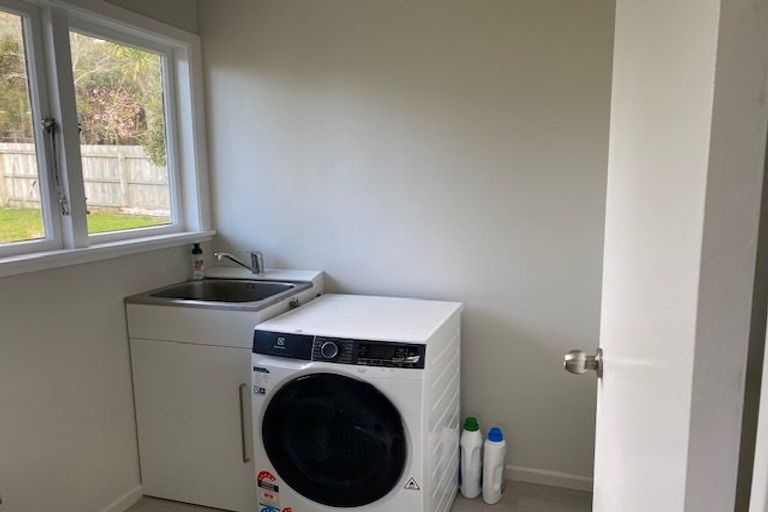 Photo of property in 17 Diana Drive, Glenfield, Auckland, 0627