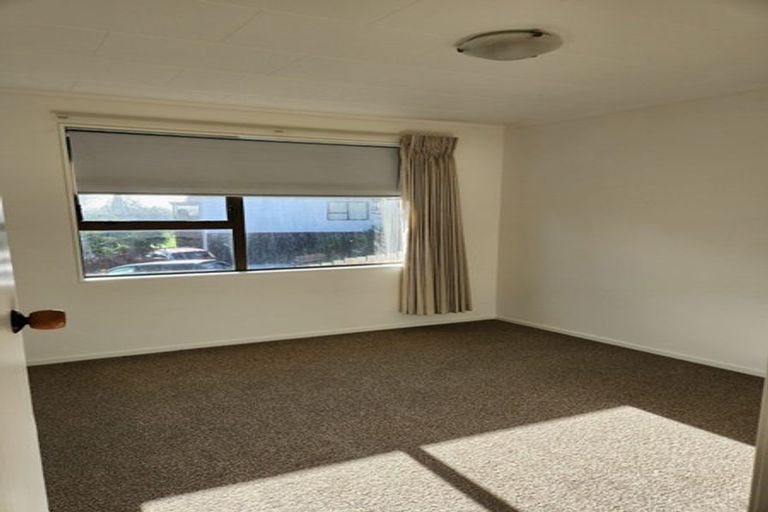 Photo of property in 60 Lavelle Road, Henderson, Auckland, 0612