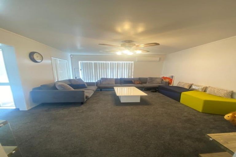 Photo of property in 1/3 Eulogy Place, Randwick Park, Auckland, 2105