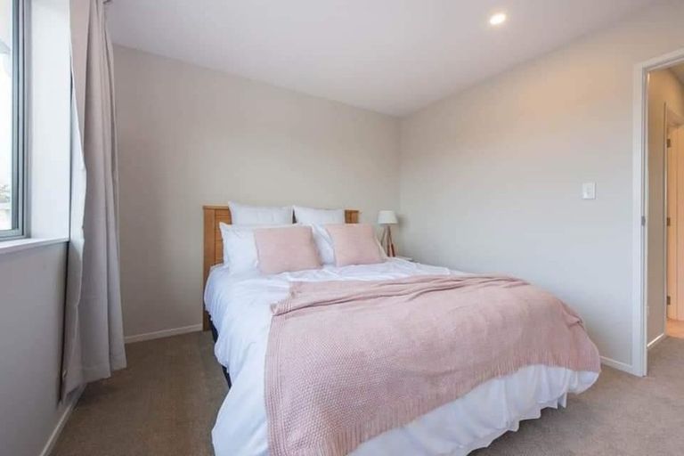 Photo of property in 24/11 Ray Small Drive, Papakura, 2110