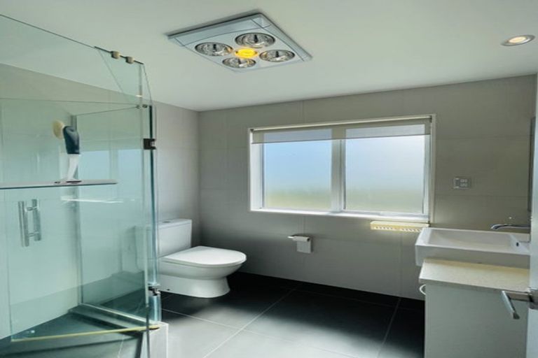 Photo of property in 4a Marina View Drive, West Harbour, Auckland, 0618